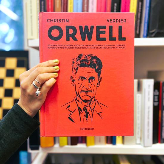 Graphic novel om George Orwell foran bogreol